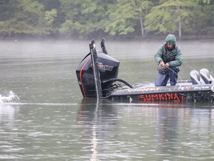Catalin A. Pop landing a bass